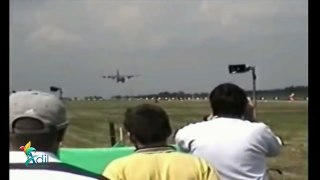 Watch Scary landing aircraft Boeing 747