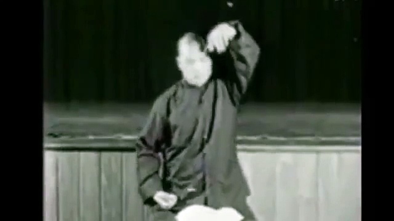 顧汝章老先生示範鐵砂掌