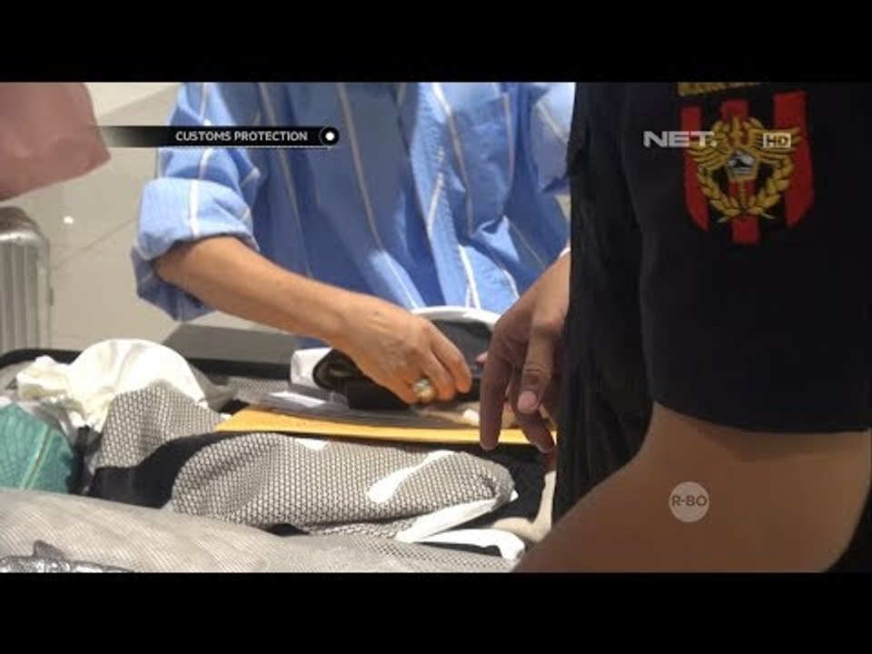 Ada Banyak Tas Mewah dalam Koper Penumpang Pesawat - Customs Protection