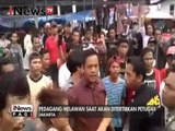 Razia PKL ricuh, pedagang bekas pasar senen melawan saat ditertibkan - iNews Pagi 10/02