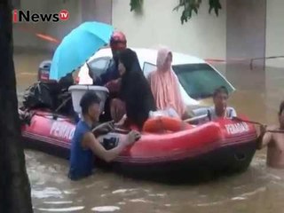 Digenangi Air Setinggi 1 Meter, Warga Bukit Duri Mulai Dievakuasi - iNews Siang 16/02