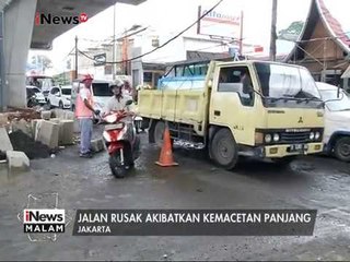 Jalan rusak di DKI mengakibatkan kemacetan panjang - iNews Malam 17/02