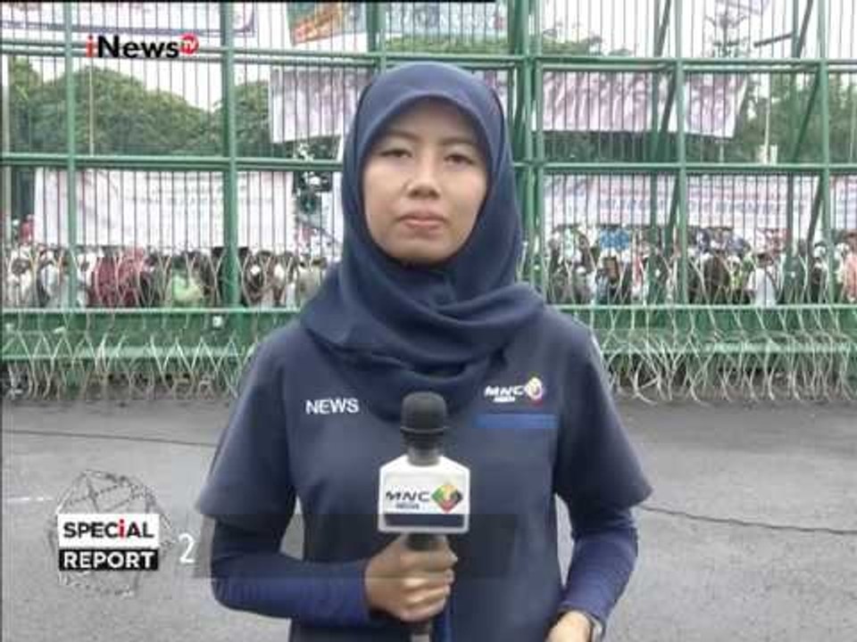 Polisi melakukan pengalihan lalu lintas di Kawasan gedung DPR - Special Report 21/02