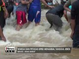 Warga & Petugas BPBD Bahu Membahu Menambal Tanggu Jebol di Bekasi, Jabar - iNews Pagi 22/02