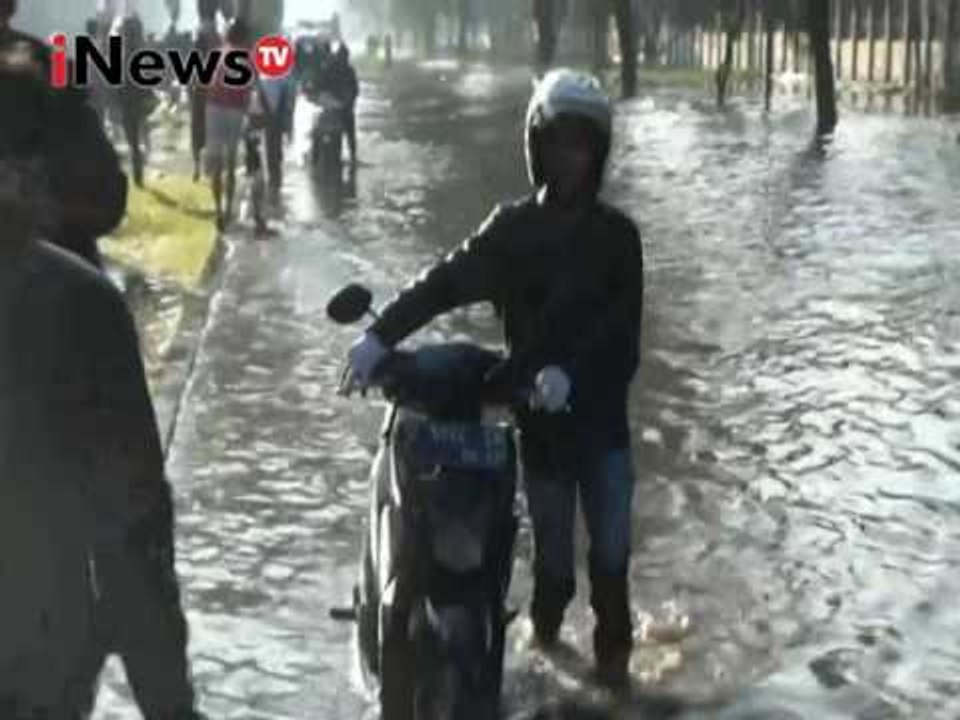Jalan raya Rancaekek terendam banjir 60-70 cm - iNews Petang 12/03