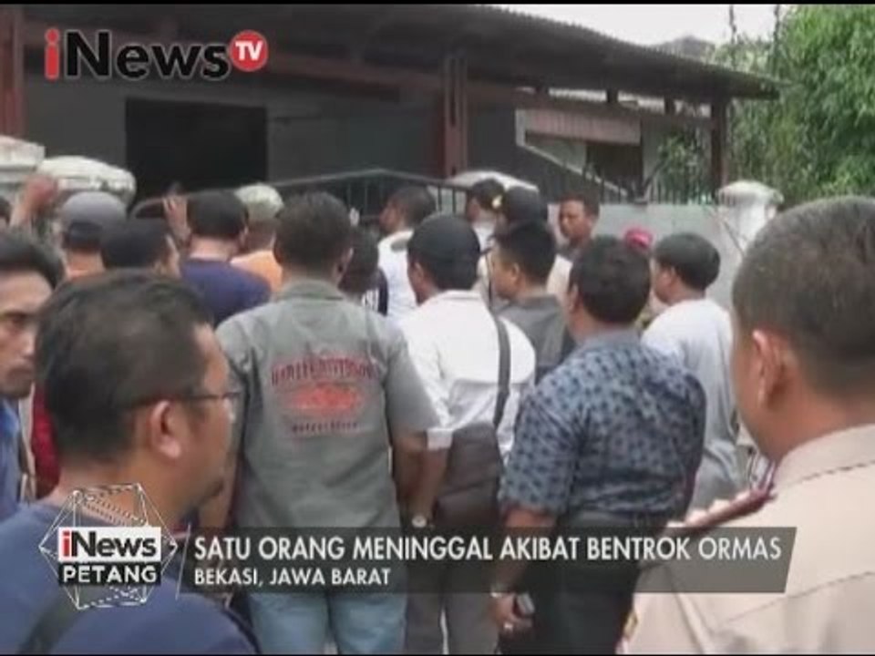 Petugas mensweeping anggota Ormas yang terlibat bentrok - iNews Petang 14/03