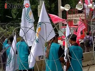 Скачать видео: Mengawal sidang Ahok, Massa harapkan Ahok segera ditahan - iNews Petang 14/03