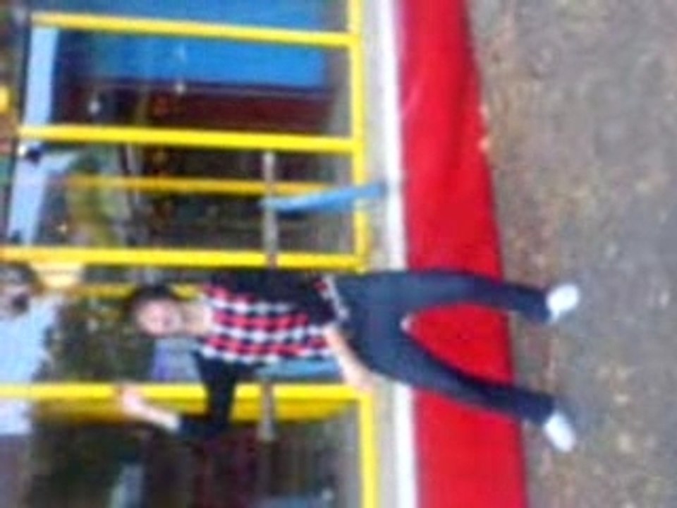 grich danse à la fête foraine