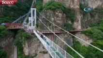 Çin’de asma cam köprü açıldı