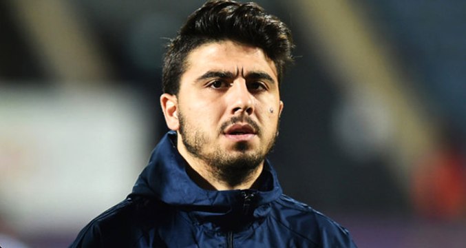 Fenerbahçeli Ozan Tufan, Hazırlık Maçının Devre Arasında Taraftarla Kapıştı