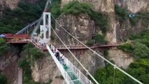- Çin’de Asma Cam Köprü Açıldı- Ziyaretçiler Heyecan Dolu Anlar Yaşadı