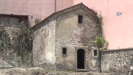 Asırlık Tarihi Ambar, Çevresindeki Binaların Yıkılmasıyla Tekrar Gün Yüzüne Çıktı