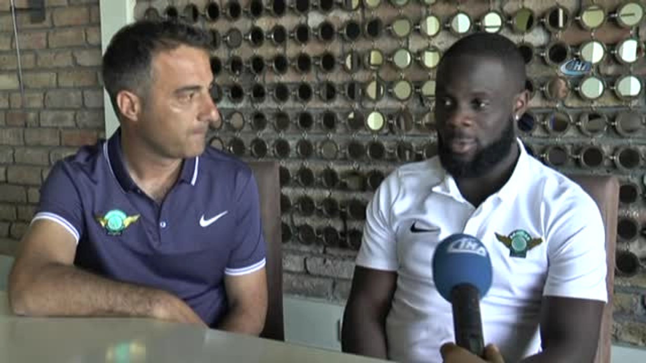 Elvis Manu: "Süper Lig'de Futbolcu Olabilmek İçin Savaşmanız Gerekiyor"