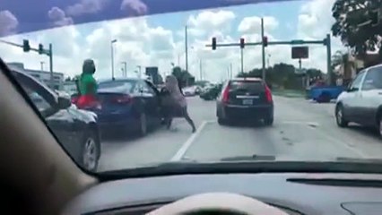 Quand des femmes s’embrouillent sur la route en Floride… ça part vite en vrille !