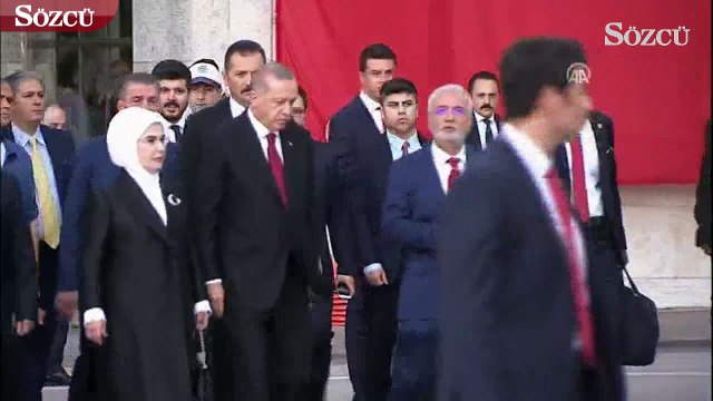 Emine Erdoğan'ın Ay-yıldızlı broş hassasiyeti!
