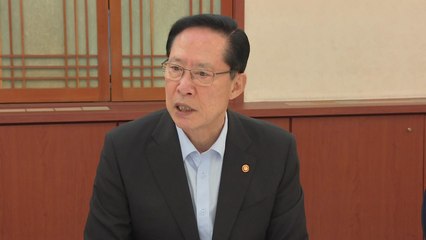 송영무 장관, 또 구설수 "여성 행동거지 조심해야" / YTN