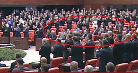 Erdoğan'ın yemin Töreni Sırasında 4 Parti Ayağa Kalkmadı!