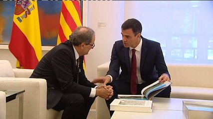 Quim Torra se presenta en Moncloa provocando con un lazo amarillo