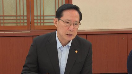 송영무 "여성, 행동거지 조심해야" 발언 논란 / YTN
