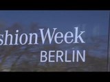 Mercedes-Benz Fashion Week Berlin - Autumn-Winter 2016 Day 1- Mercedes-Benz SL 500 | AutoMotoTV