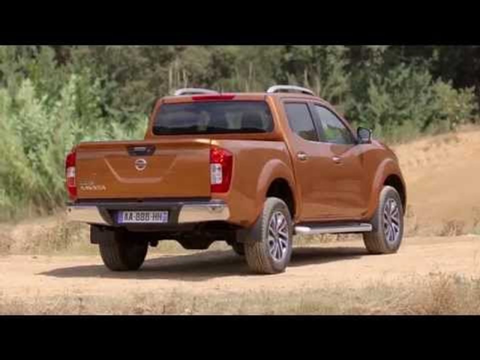 Nissan NP300 Navara - Off-Road Exterior Design | AutoMotoTV