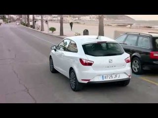 SEAT Ibiza SC Nevada White and Blue Connect PTB Interior Design | AutoMotoTV