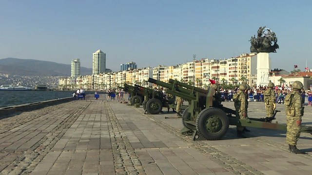 Cumhurbaşkanı Erdoğan'ın yemin töreni - Yemin töreni dolayısıyla 101 pare top atışı yapıldı - İZMİR