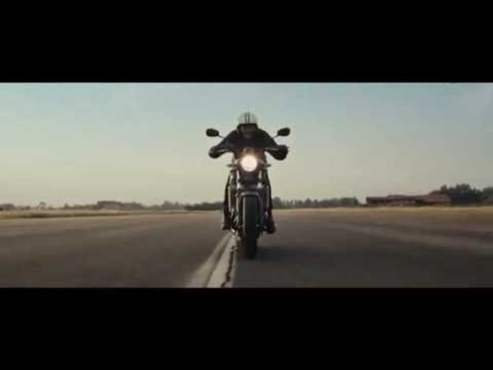 2016 Yamaha XSR 700 Preview | AutoMotoTV