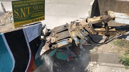 La démolition du « chapeau de gendarme »