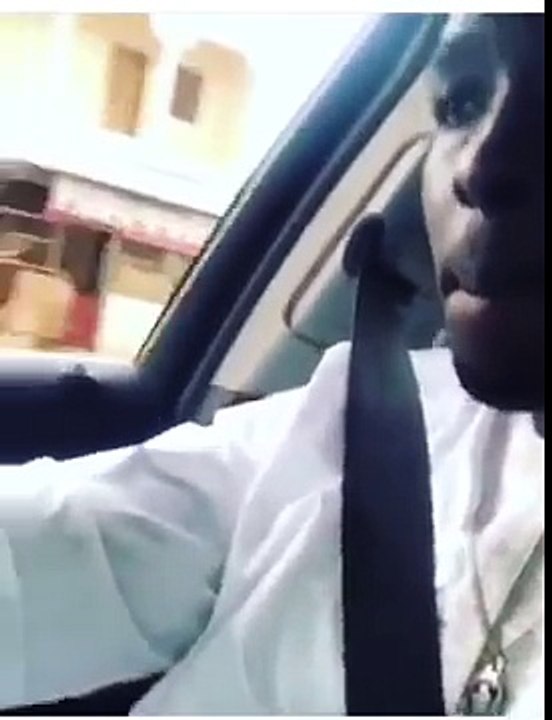 Siteu se lache grave au volant sur le son de Wally Seck