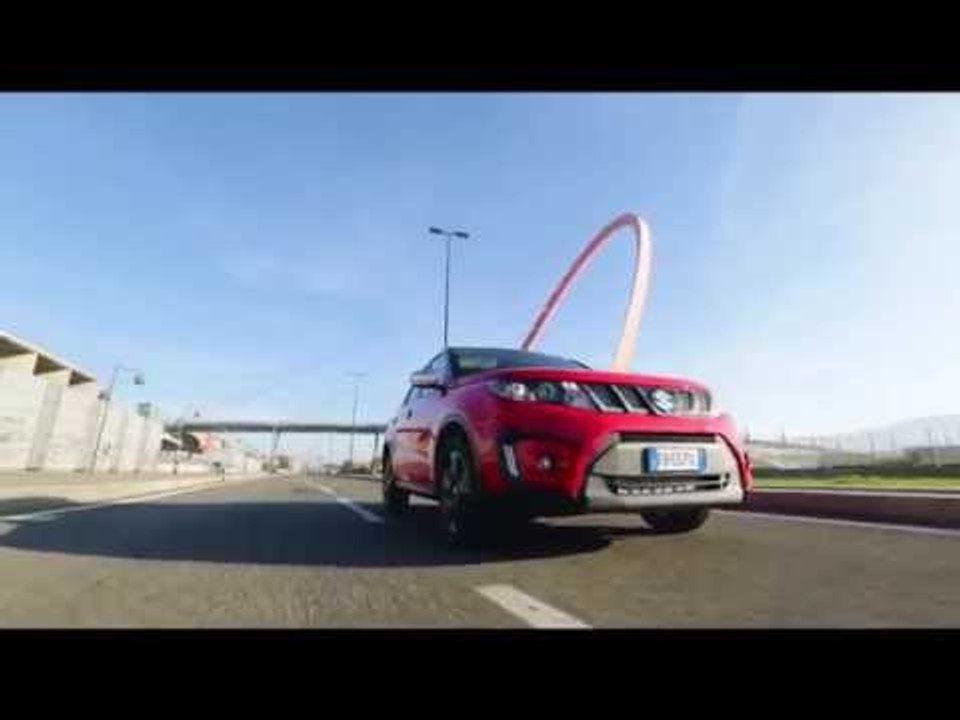 Suzuki Vitara S Driving in the City | AutoMotoTV