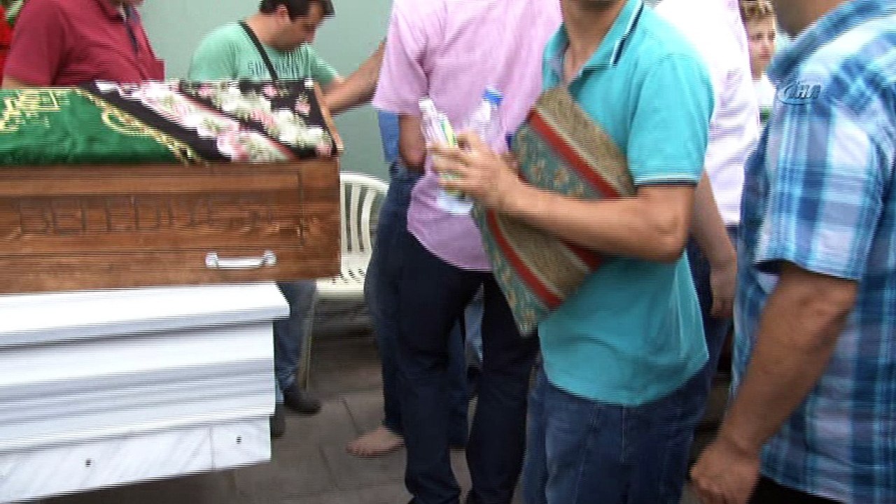 3 tabut yan yana