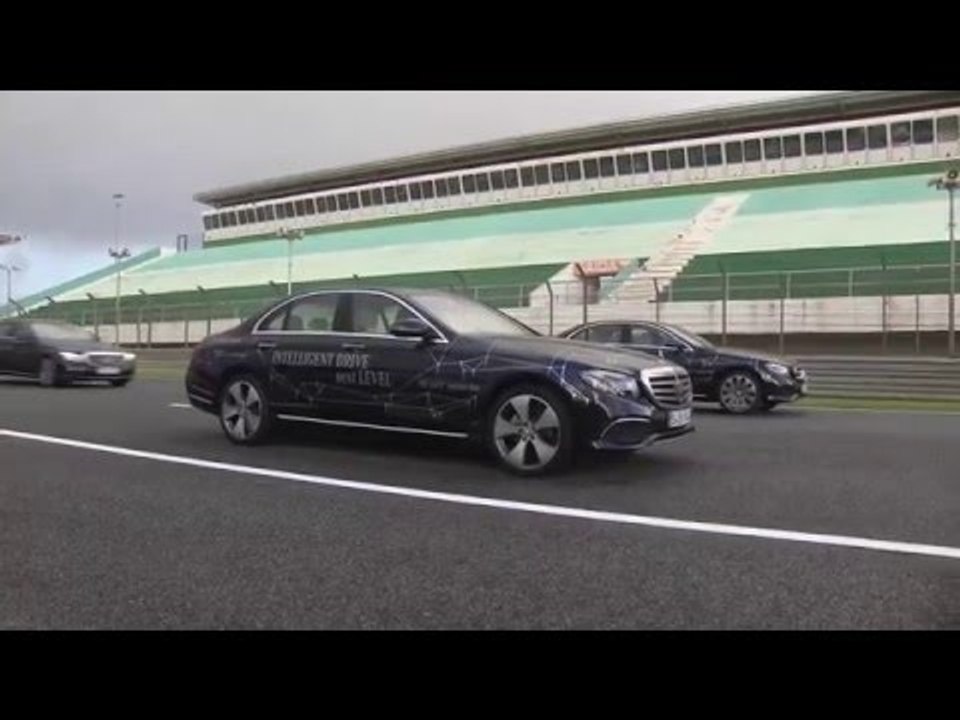 Mercedes-Benz E-Class - Intelligent Drive Active Braking Assist | AutoMotoTV