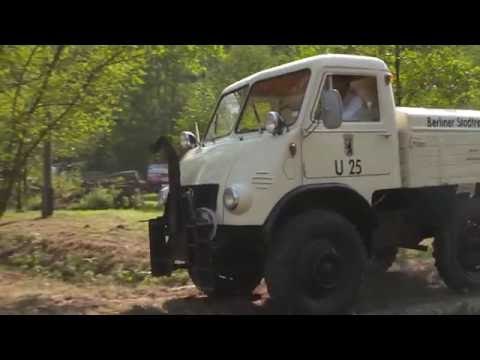 Mercedes-Benz Classic Insight - 1955 Unimog U 25 (Series 401) in White | AutoMotoTV