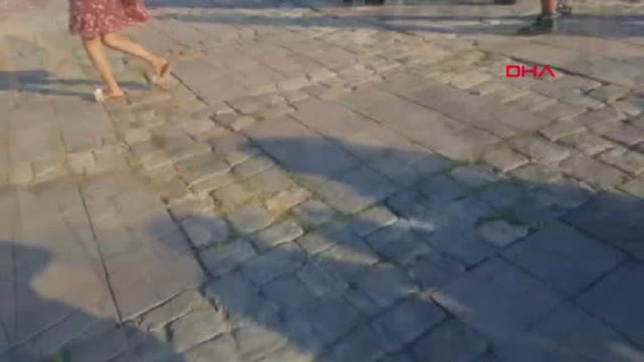 İzmir'de Cumhurbaşkanı Erdoğan İçin 101 Pare Top Atışı Yapıldı