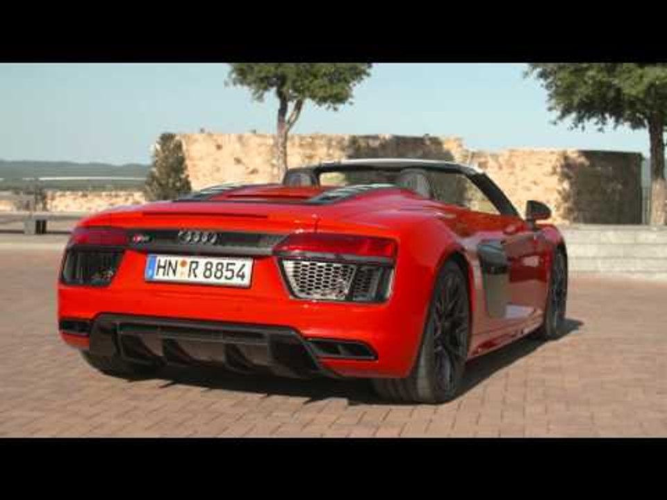 Audi R8 Spyder V10 plus Exterior Design in Red | AutoMotoTV