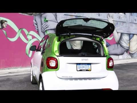 smart fortwo electric drive - Exterior Design in White and Green | AutoMotoTV