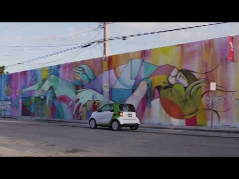smart fortwo electric drive - Driving Video in White and Green | AutoMotoTV