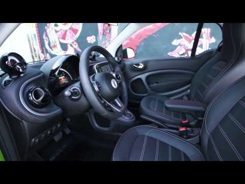 smart fortwo electric drive - Interior Design in White and Green Trailer | AutoMotoTV