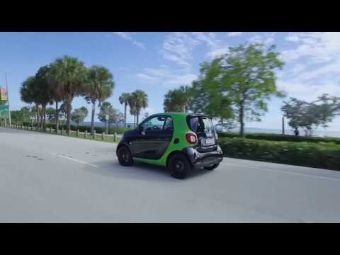 smart fortwo electric drive - Driving Video in Black and Green Trailer | AutoMotoTV