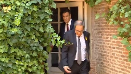 Así ha sido el paseo de Sánchez y Torra por la fuente de Antonio Machado en Moncloa