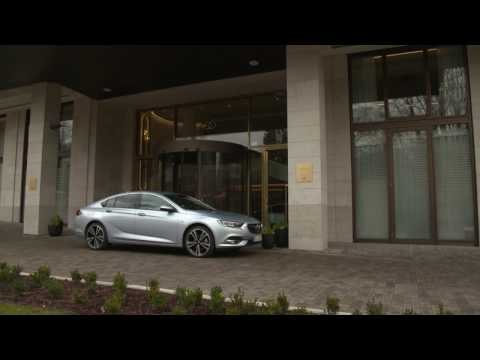 The new Opel Insignia Starting to Drive | AutoMotoTV