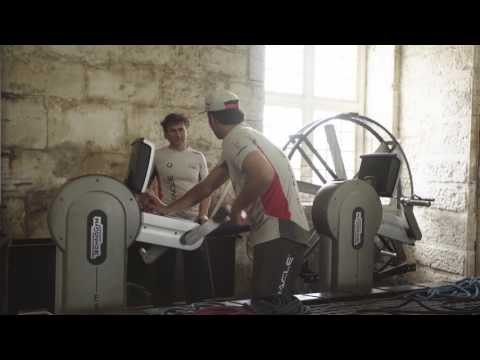 Alex Zanardi meets ORACLE TEAM USA in Bermuda Alex Zanardi training with the ORACLE TEAM USA