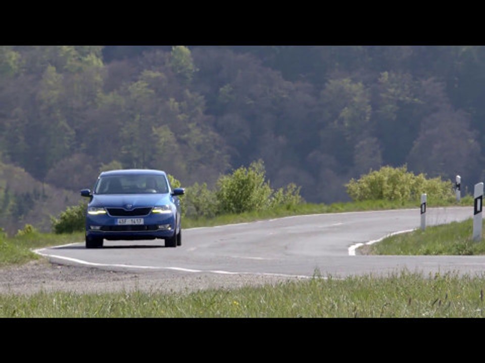 SKODA RAPID Driving Video in Blue | AutoMotoTV