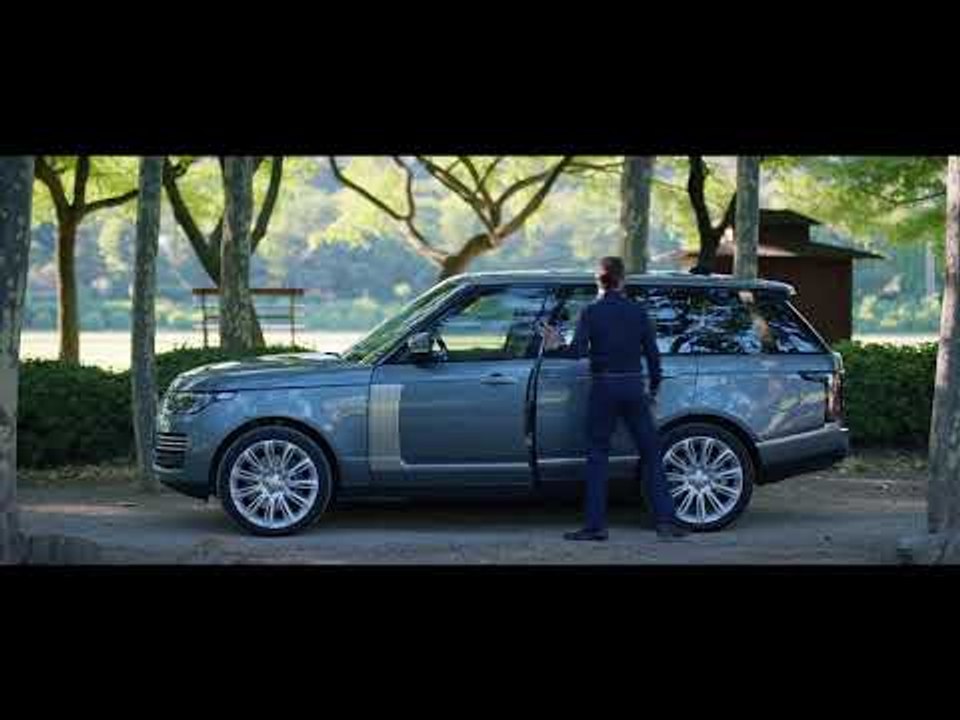 Range Rover PHEV - Gesture Sunblind
