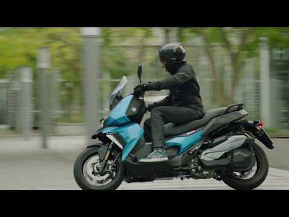 The new BMW C 400 X Driving Video