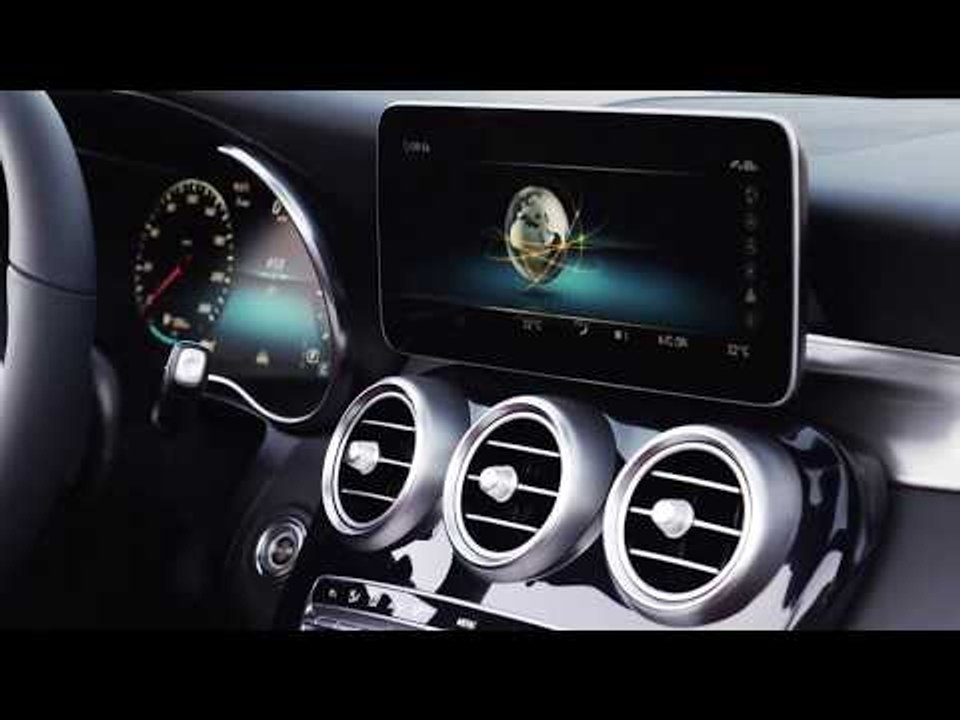 Mercedes-AMG C 43 4MATIC Coupe & Mercedes-Benz C-Class Cabriolet - Trailer