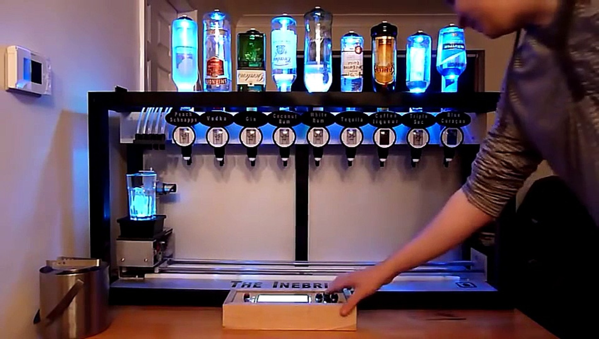 Machine à cocktail automatique Fini les serveurs - Vidéo Dailymotion