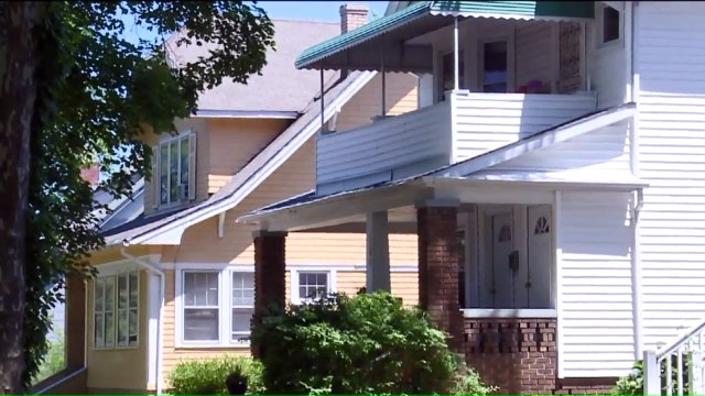 911 Dispatcher Credited for Helping Babysitter Save Unresponsive Infant