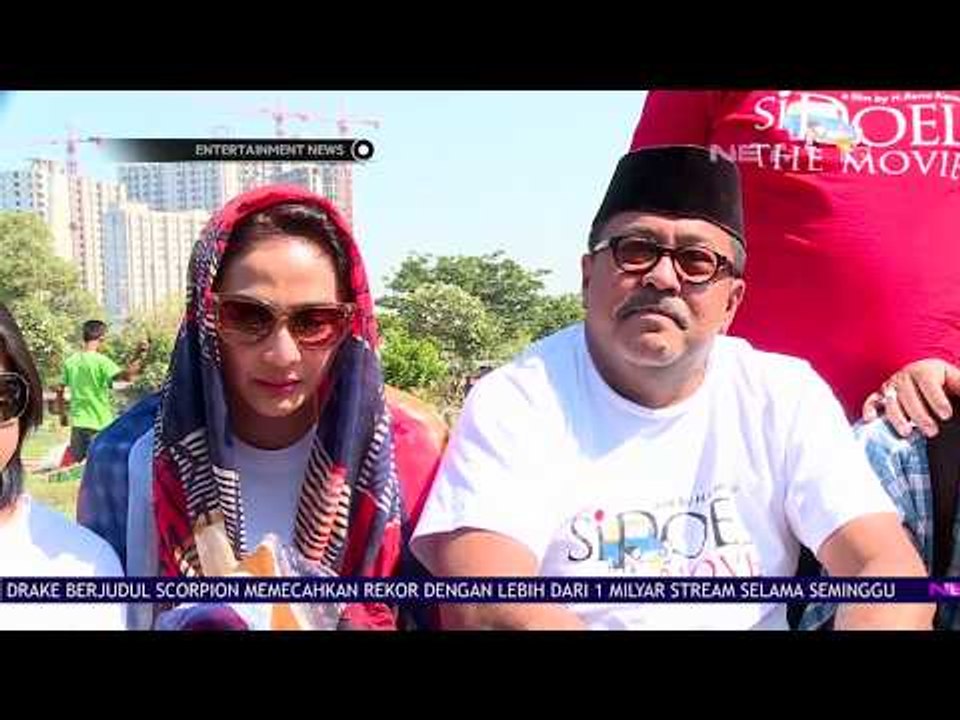 Rano Karno dan Para Sahabat Ziarah ke Makam Benyamin Sueb